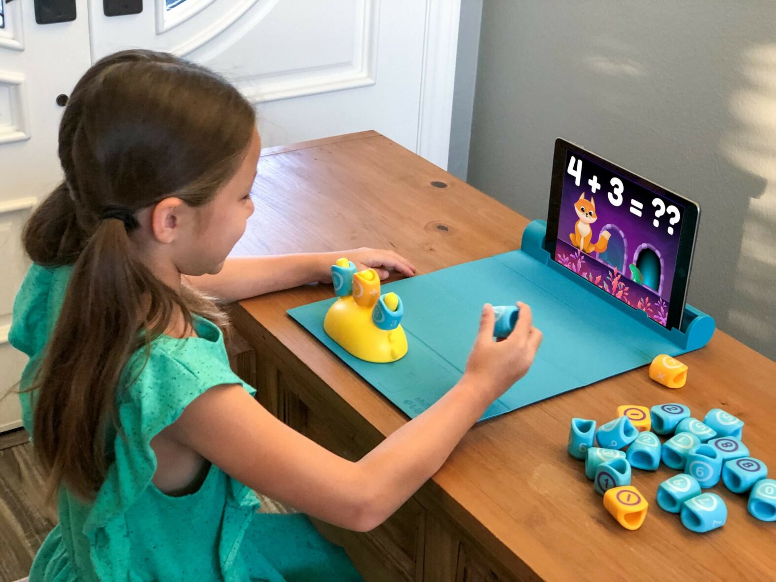 Joc educativ STEM, Matematica, Plugo Count, PlayShifu fetita