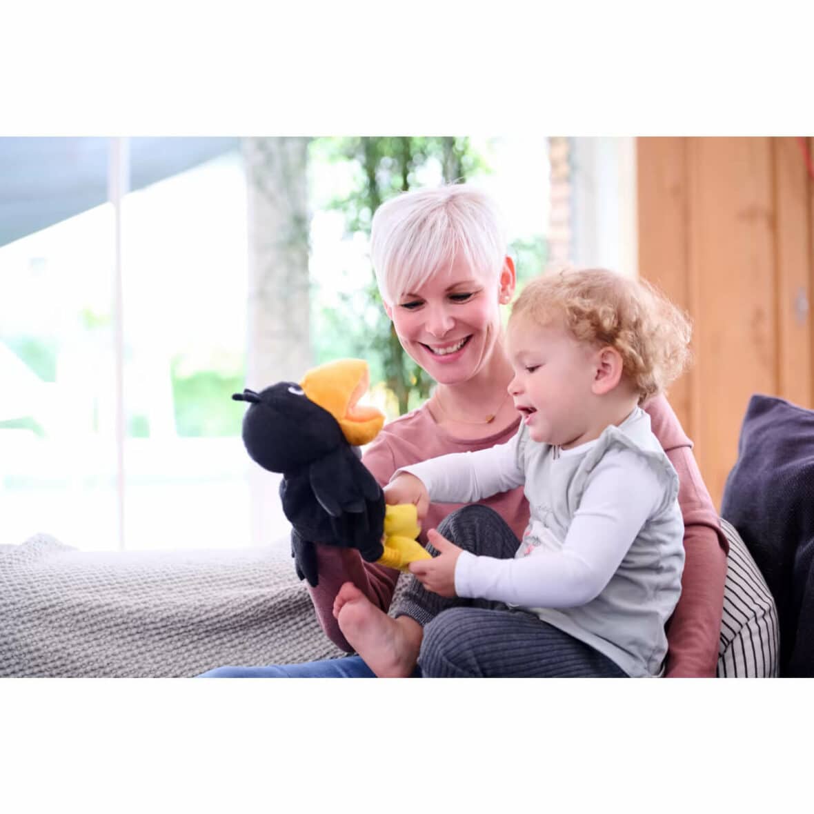Păpușă Marionetă, Corbul Theo, Haba, 30 cm fetita cu mama 2