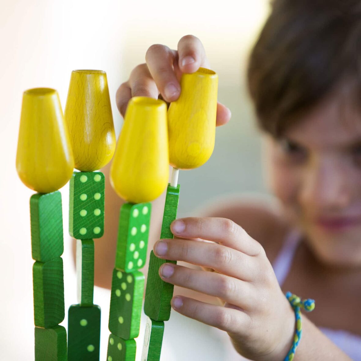 Domino Tulips, cu piese stivuibile din lemn, Milaniwood detalii 2