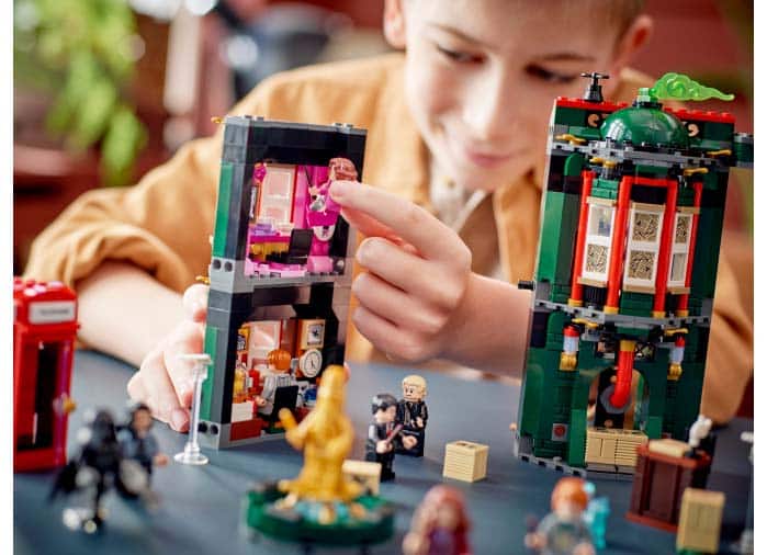 Ministerul Magiei, LEGO Harry Potter, 76403 14
