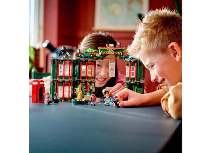 Ministerul Magiei, LEGO Harry Potter, 76403 15